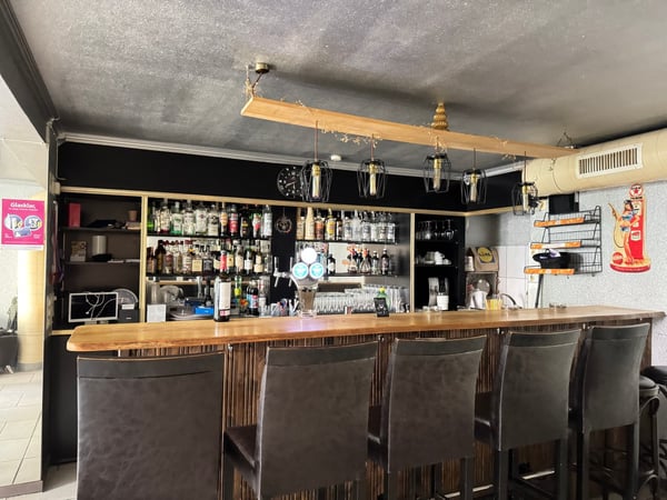 Charmantes Café/Bar-Lokal im Herzen von Glarus – «Gasthaus zur Linde» 2