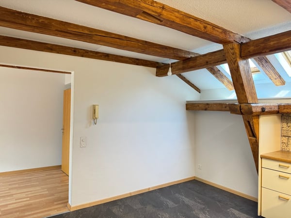Charmante 2.5-Zimmer-Dachwohnung in Glarus 5