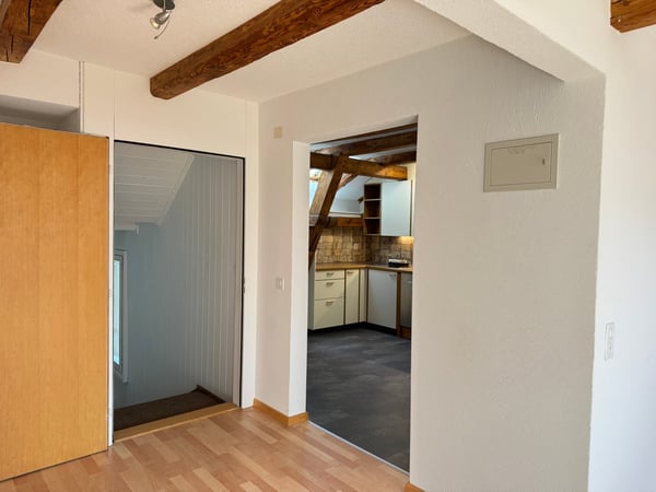 Charmante 2.5-Zimmer-Dachwohnung in Glarus 4
