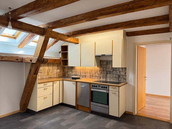 Charmante 2.5-Zimmer-Dachwohnung in Glarus 2