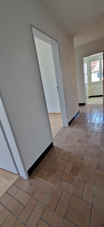 Teilsanierte 4.5-Zimmerwohnung nahe Dorfplatz 7