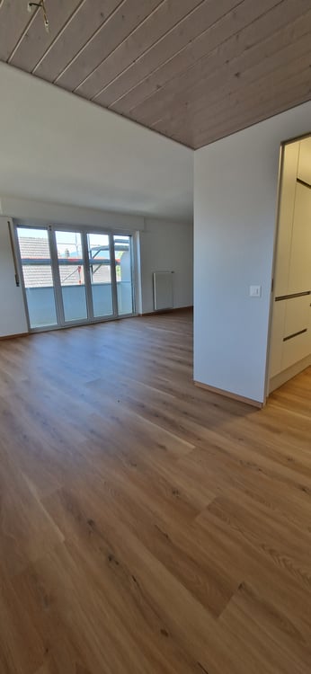 Teilsanierte 4.5-Zimmerwohnung nahe Dorfplatz 3