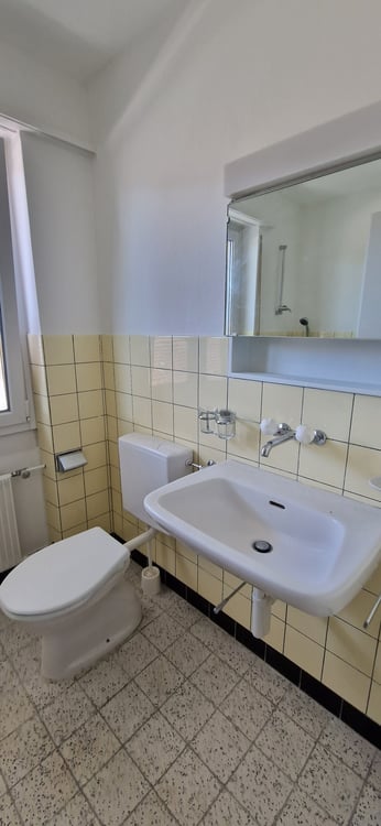 Teilsanierte 4.5-Zimmerwohnung nahe Dorfplatz 8