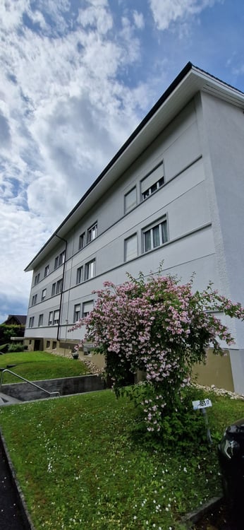 Teilsanierte, gemütliche 3-Zimmer-Wohnung nahe Dorfplatz 2