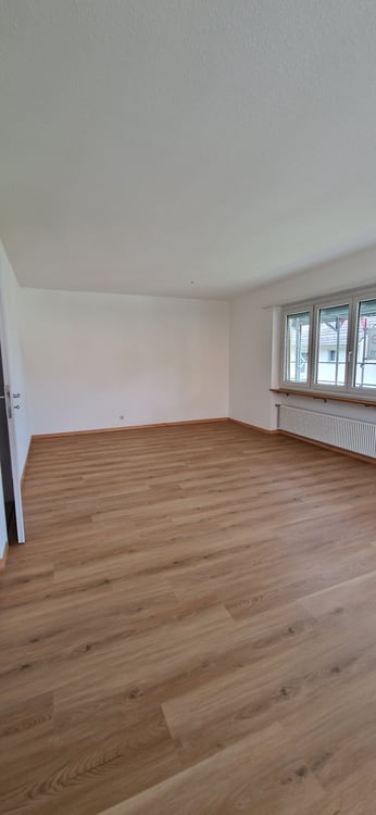 Teilsanierte, gemütliche 3-Zimmer-Wohnung nahe Dorfplatz 3
