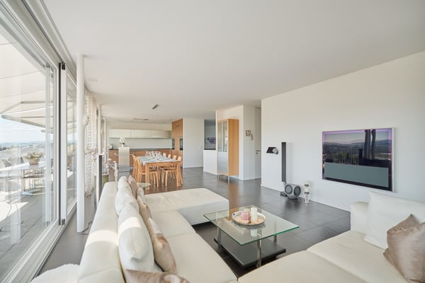 LUXURIÖSE ATTIKAWOHNUNG MIT STUDIO UND WEINKELLER 2