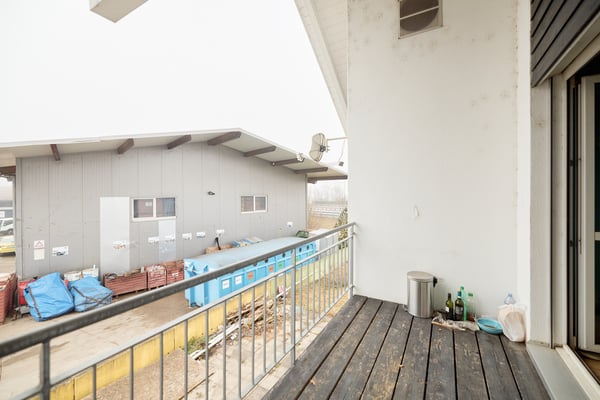 VIELFÄLTIGE LIEGENSCHAFT: EXKLUSIV FÜR GEWERBENUTZUNG 13