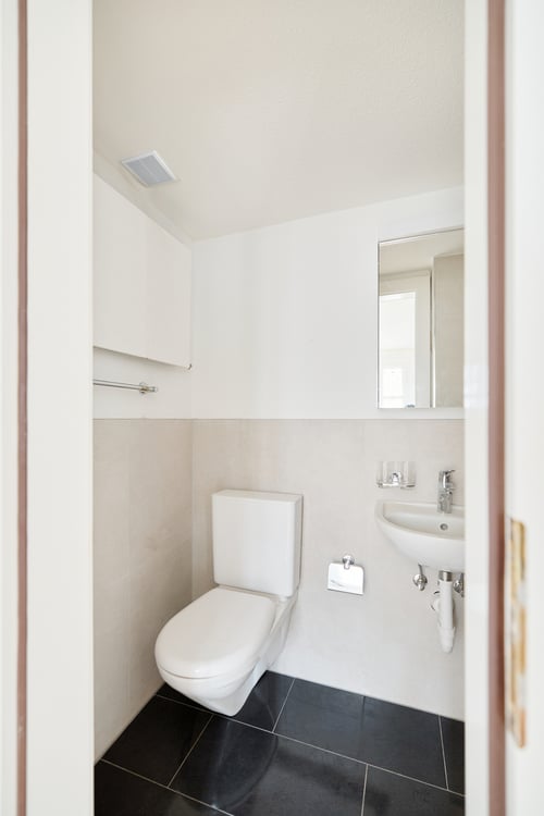 HELLE UND ZEITGEMÄSSE 2.5-ZIMMER-ERDGESCHOSSWOHNUNG 5
