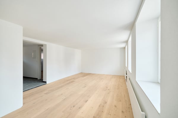 HELLE UND ZEITGEMÄSSE 2.5-ZIMMER-ERDGESCHOSSWOHNUNG 4