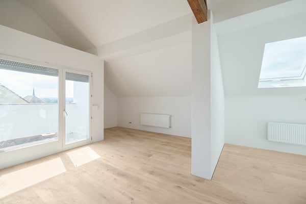 HELLE UND ZEITGEMÄSSE 2.5-ZIMMER-DACHWOHNUNG 5