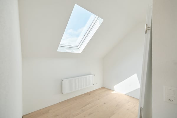 HELLE UND ZEITGEMÄSSE 2.5-ZIMMER-DACHWOHNUNG 6