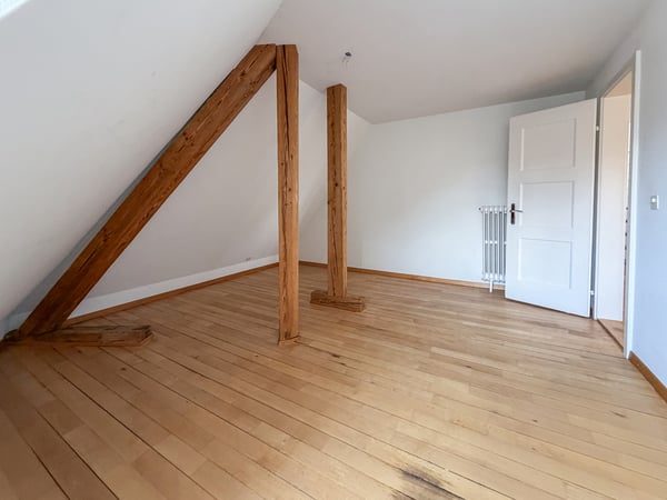 CHARMANTE 3.5-ZIMMER-DACHWOHNUNG AUF ZWEI ETAGEN MITTEN IN BERN 6