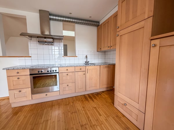 CHARMANTE 3.5-ZIMMER-DACHWOHNUNG AUF ZWEI ETAGEN MITTEN IN BERN 2