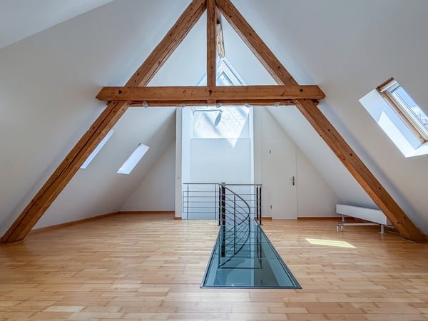 CHARMANTE 3.5-ZIMMER-DACHWOHNUNG AUF ZWEI ETAGEN MITTEN IN BERN 11