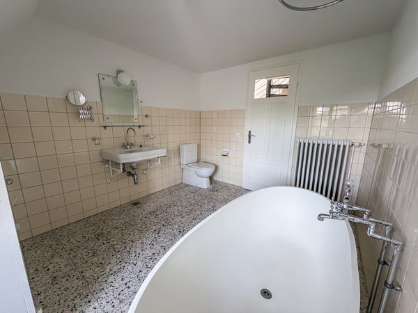CHARMANTE 3.5-ZIMMER-DACHWOHNUNG AUF ZWEI ETAGEN MITTEN IN BERN 8