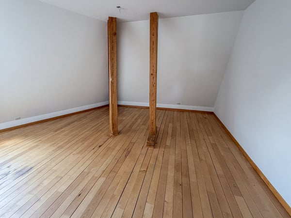 CHARMANTE 3.5-ZIMMER-DACHWOHNUNG AUF ZWEI ETAGEN MITTEN IN BERN 7