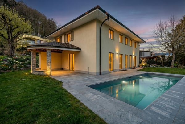 EXKLUSIVES WOHNJUWEL MIT STIL, ELEGANZ UND POOL 11
