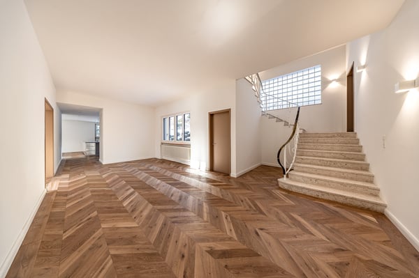 EXKLUSIVES WOHNJUWEL MIT STIL, ELEGANZ UND POOL 2