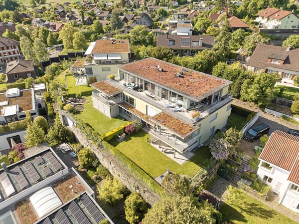 LUXURIÖSE ATTIKAWOHNUNG MIT STUDIO UND WEINKELLER