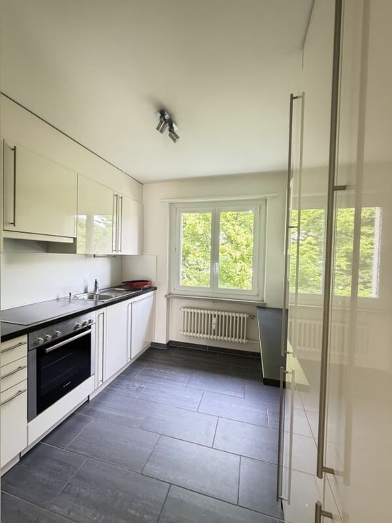 3.5-Zimmer-Wohnung mit Balkon und Aussenparkplatz 4