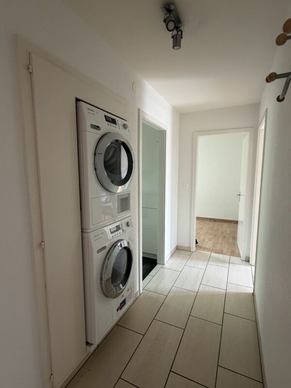 3.5-Zimmer-Wohnung mit Balkon und Aussenparkplatz