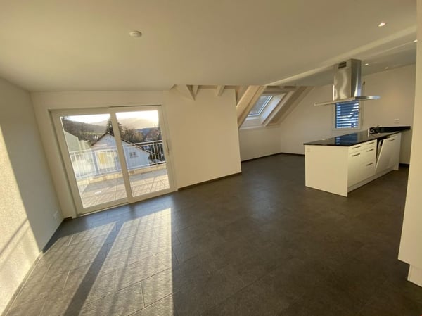 Moderne 4.5 Zi-Maisonette-Dachwohnung mit grossem Balkon 3