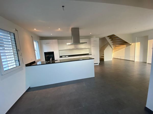Moderne 4.5 Zi-Maisonette-Dachwohnung mit grossem Balkon 4