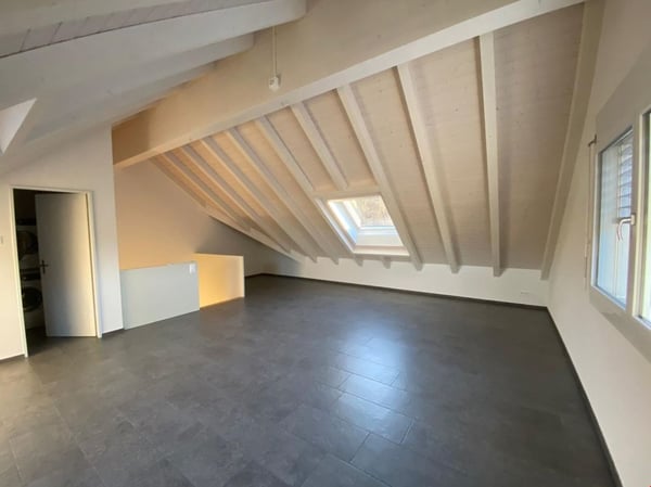 Moderne 4.5 Zi-Maisonette-Dachwohnung mit grossem Balkon 12
