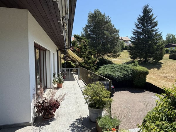 5.5-Zimmer-Doppeleinfamilienhaus mit Umschwung 10