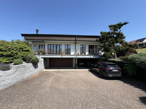 5.5-Zimmer-Doppeleinfamilienhaus mit Umschwung 8