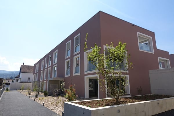 Zentral und ruhig: 1.5-Zimmer-Wohnung mit Loggia und Garten