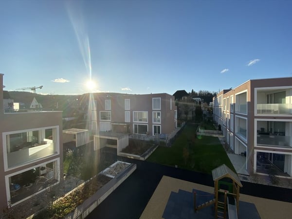 Modernes und helles Wohnen an zentraler Lage in Laufen 1