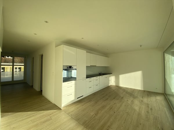 Modernes und helles Wohnen an zentraler Lage in Laufen 2