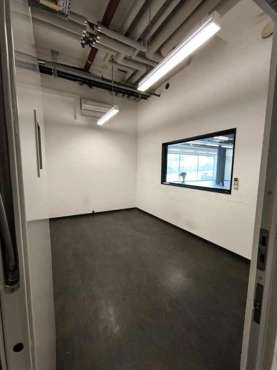 Attraktive 310 m2 Gewerbe- und Verkaufsfläche im Voltacenter 9