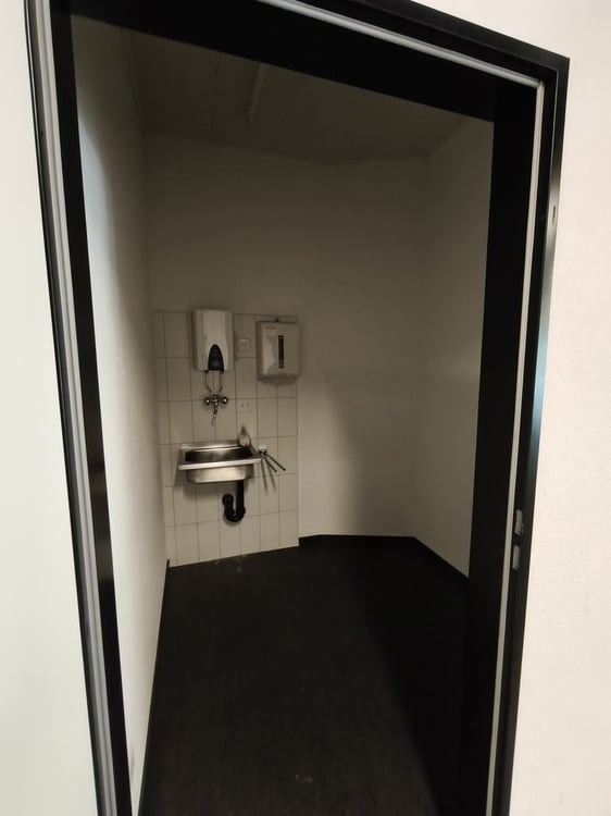 Attraktive 310 m2 Gewerbe- und Verkaufsfläche im Voltacenter 10
