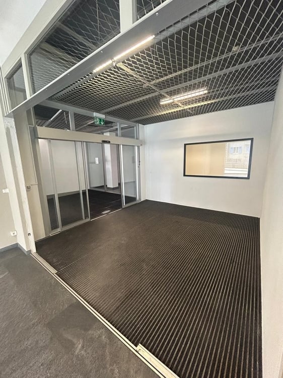 Attraktive 310 m2 Gewerbe- und Verkaufsfläche im Voltacenter 7