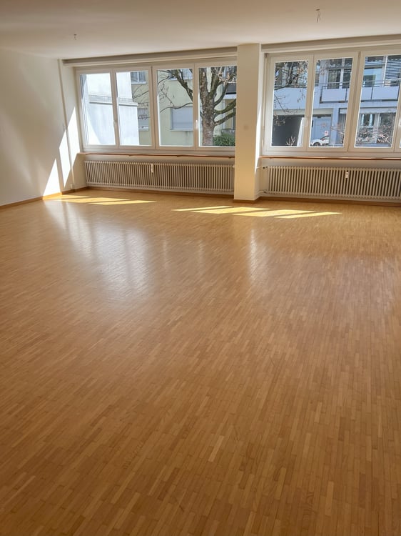 Helle Gewerberäumlichkeiten im Gundeli 2