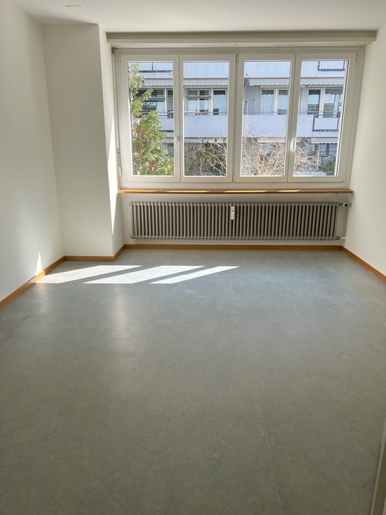 Helle Gewerberäumlichkeiten im Gundeli 4