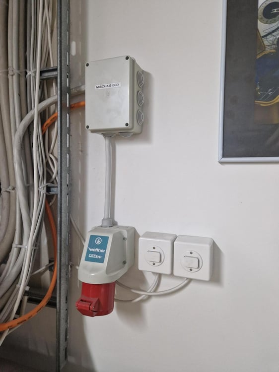 IN DIREKTER BAHNHOFSNÄHE VERMIETEN WIR DIESE BÜRO-/GEWERBEFLÄCHE 7