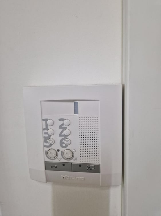 IN DIREKTER BAHNHOFSNÄHE VERMIETEN WIR DIESE BÜRO-/GEWERBEFLÄCHE 8