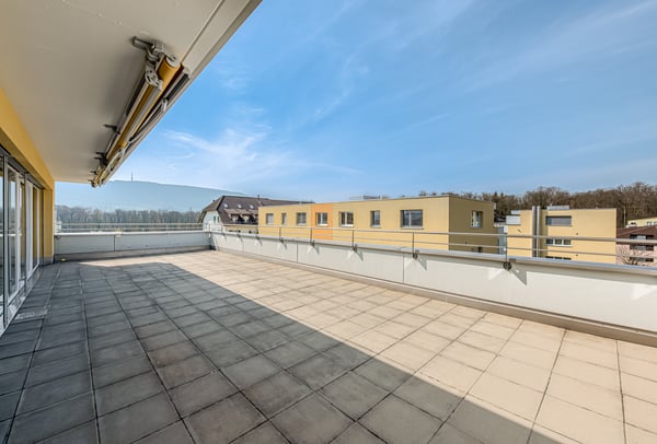 Helle Attikawohnung mit riesiger Dachterrasse 10