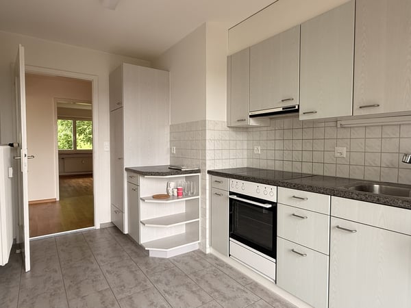 Helle 4-Zimmer-Wohnung nähe Bottmingen Schloss 2