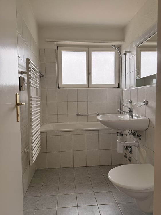 Helle 4-Zimmer-Wohnung nähe Bottmingen Schloss 3