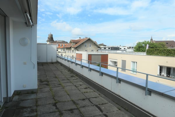 ATTIKAWOHNUNG MIT LOGGIA UND GROSSER TERRASSE 8
