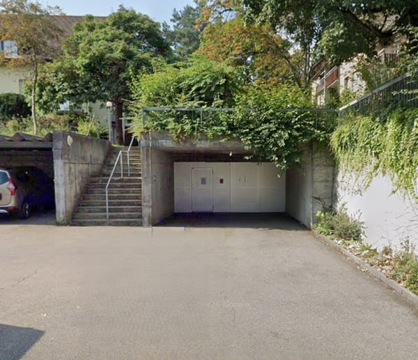 Einstellhallenplatz 4