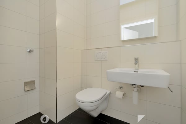 GROSSZÜGIGE WOHNUNG AN ZENTRALER LAGE 7