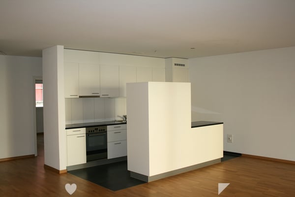 GROSSZÜGIGE WOHNUNG AN ZENTRALER LAGE 3