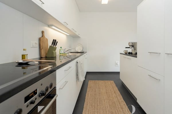 GROSSZÜGIGE WOHNUNG AN ZENTRALER LAGE 2