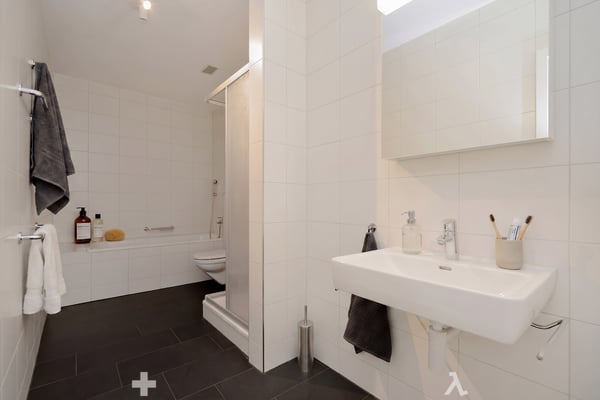GROSSZÜGIGE WOHNUNG AN ZENTRALER LAGE 6