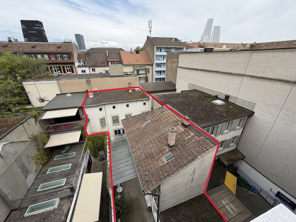 Mehrfamilienhaus mit Lagergebäude und Tapeziererwerkstatt mit Lager 2